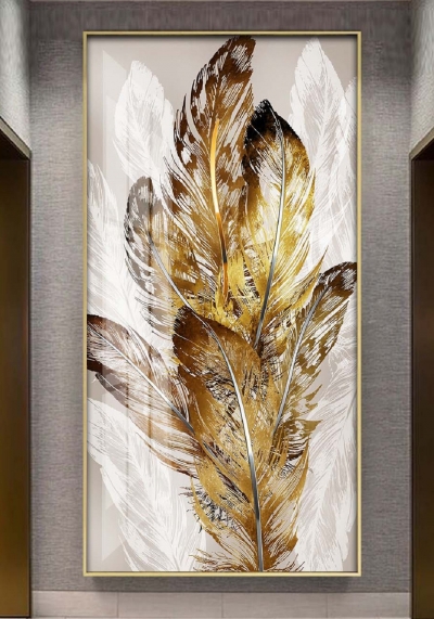 Картина вертикальная в прихожую "Золотые перья"