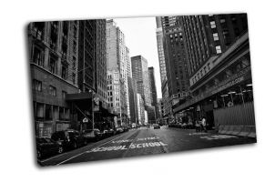 Черно-белая улица Нью-Йорка
