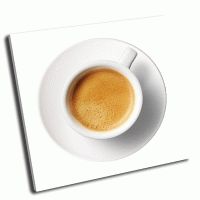 Чашка кофе на белом фоне