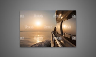 Яхта люкс на закате